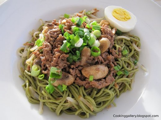 Green Tea Soba with Savoury Meat Sauce